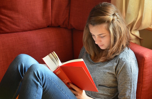 Leggere aiuta i ragazzi a crescere meglio