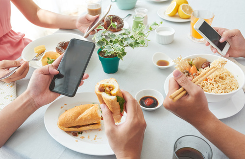 Alimentazione e nuove tecnologie: anche la fame è virtuale?